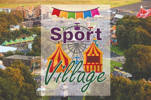 Logo SportVillage met achtergrond festivalterrein