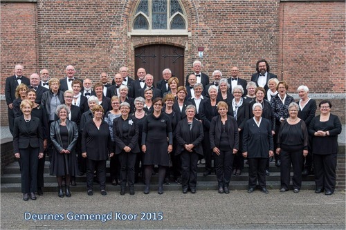 Het koor, een speciale foto tgv het 90-jarig bestaan.