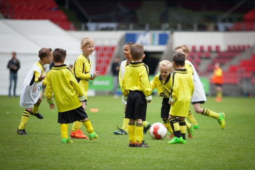 Voetbal voor jongens en meiden